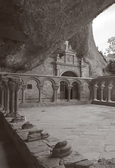 Claustro del monasterio de san Juan de la Peña.