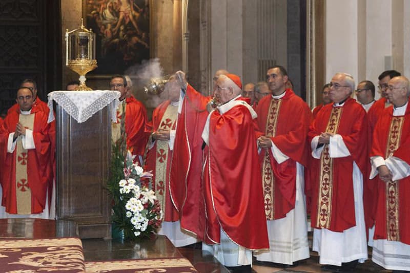 El Arzobispo y el Santo Cáliz.