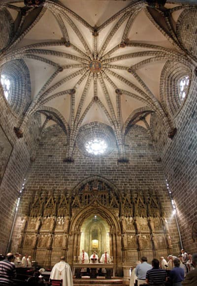 Misa en la capilla del Santo Cáliz.